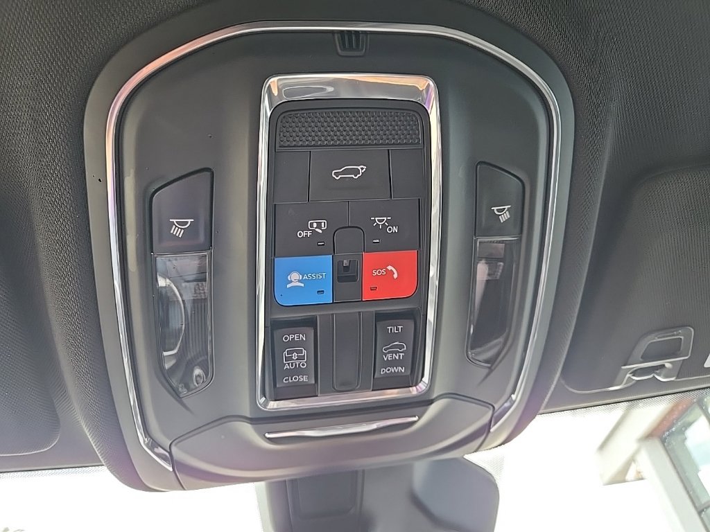Used 2024 Jeep Grand Cherokee L Altitude AWD/4WD image 23