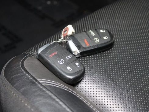 Used 2019 Dodge Charger SXT w/ Leather Interior Group image 13