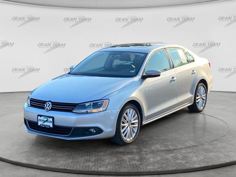 Used 2011 Volkswagen Jetta SEL FWD image 3