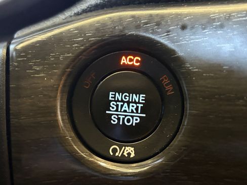 Used 2018 Jeep Grand Cherokee Limited AWD/4WD image 19
