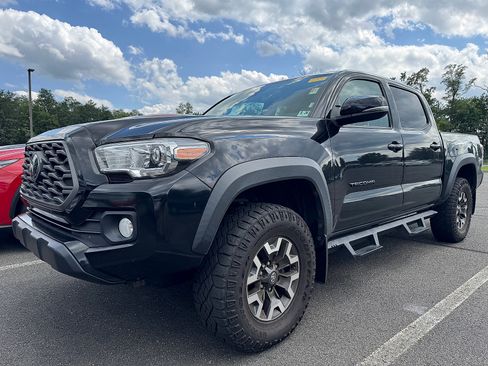 Used 2021 Toyota Tacoma TRD Off-Road w/ TRD Premium Off Road Package AWD/4WD image 2