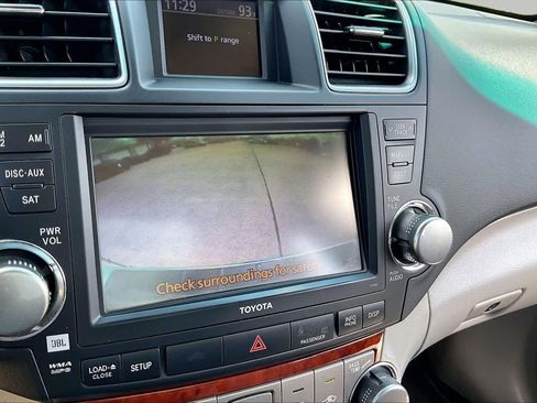 Used 2012 Toyota Highlander Limited w/ Tow Pkg FWD image 24