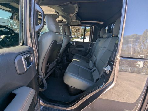 Certified 2024 Jeep Gladiator Mojave image 11