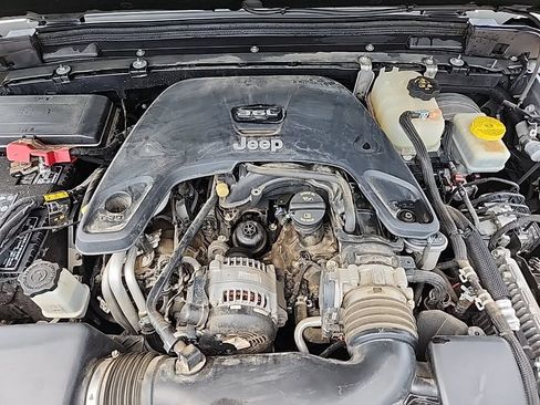 Used 2019 Jeep Wrangler Unlimited Sahara AWD/4WD image 46