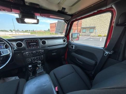 Used 2020 Jeep Wrangler Unlimited Sahara w/ Dual Top Group AWD/4WD image 50