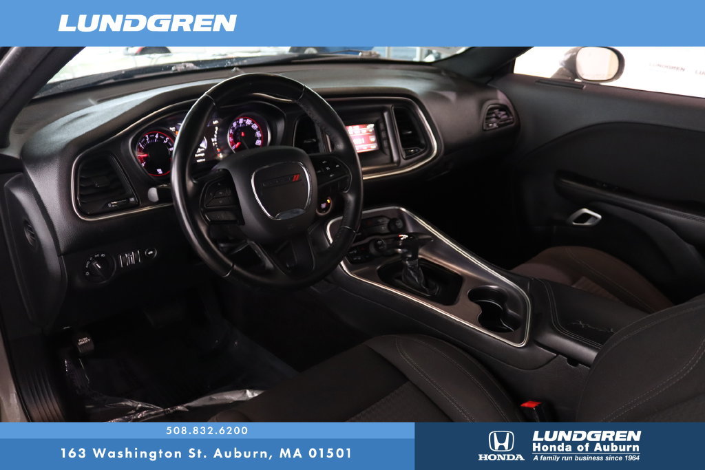 Used 2017 Dodge Challenger SXT RWD image 8