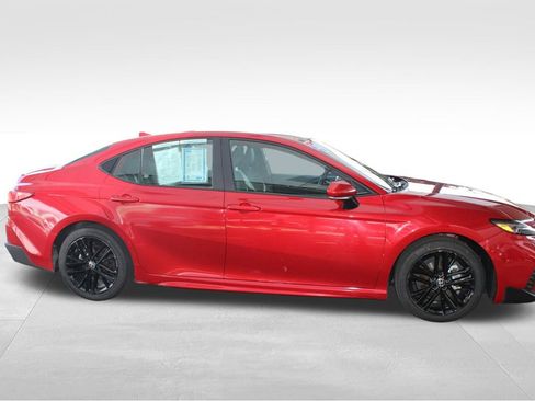 Used 2025 Toyota Camry SE image 19