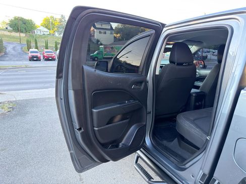 Used 2021 Chevrolet Colorado LT AWD/4WD image 12