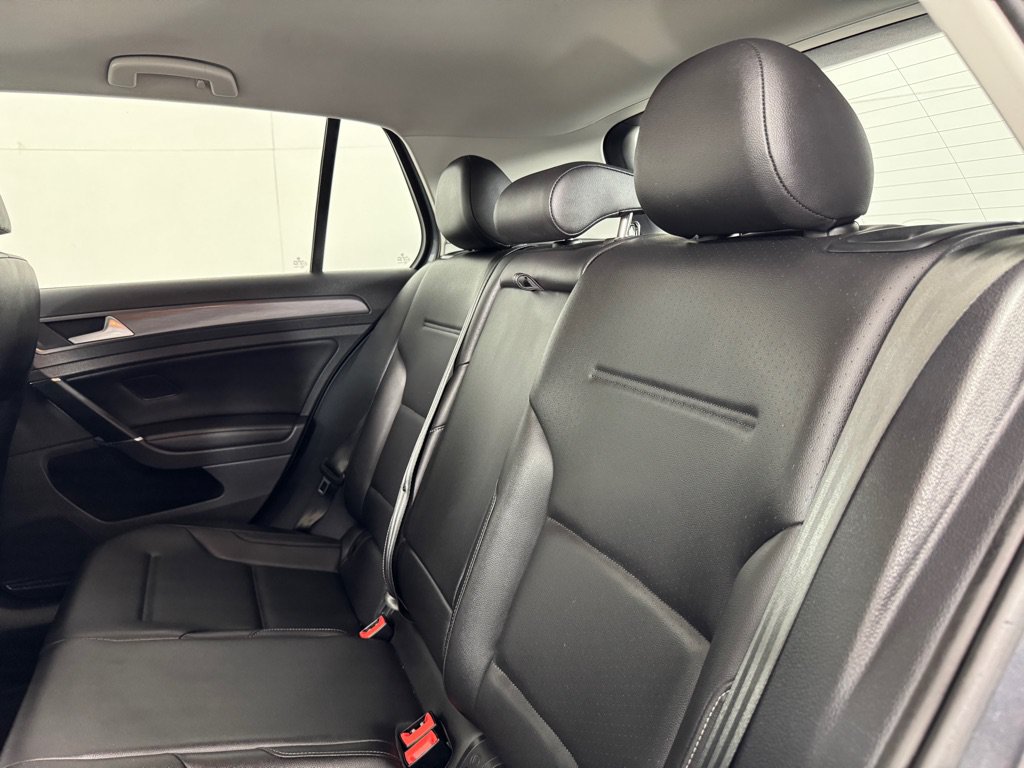 Used 2021 Volkswagen Golf 4-Door FWD image 18