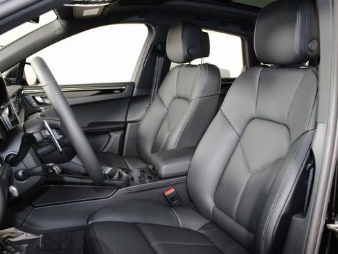 Certified 2026 Porsche Macan image 5