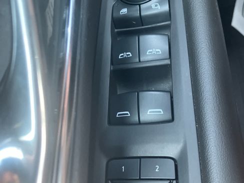 Used 2024 GMC Yukon SLT w/ SLT Luxury Package AWD/4WD image 13