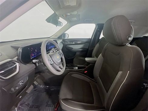 Used 2024 Chevrolet TrailBlazer LS image 19