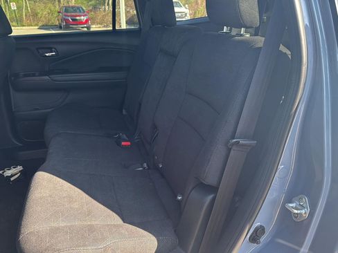 Used 2022 Honda Pilot Sport image 11