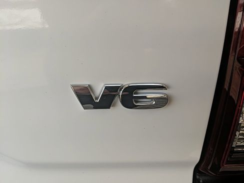 Used 2019 Toyota Tacoma TRD Sport image 9