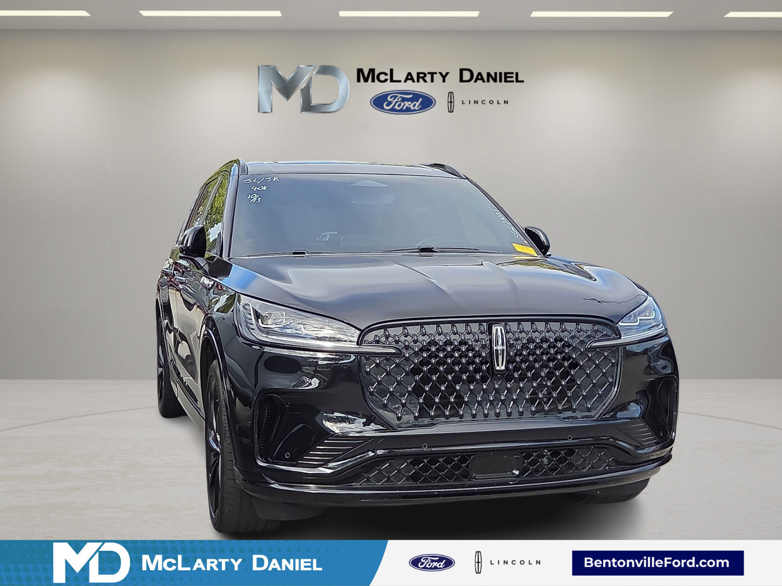Used 2025 Lincoln Aviator Reserve w/ Equipment Group 201A AWD/4WD image 1