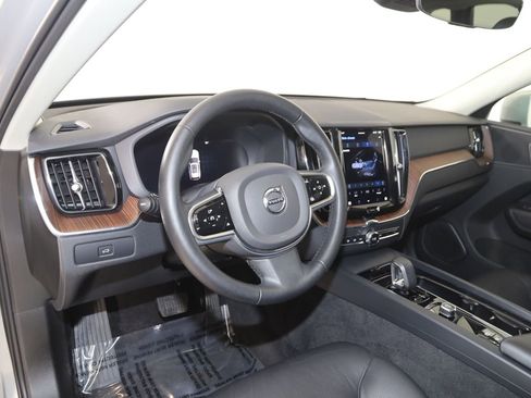 Used 2023 Volvo XC60 B5 Plus image 26