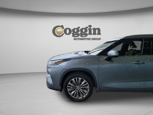 Used 2020 Toyota Highlander Platinum image 32