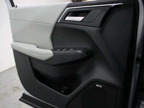 New 2025 Mitsubishi Outlander SE image 15