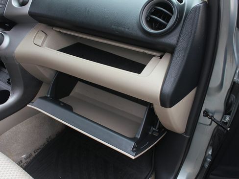 Used 2008 Toyota RAV4 4WD image 33