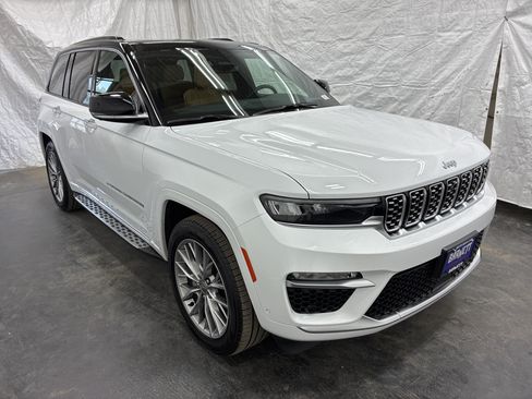 Certified 2025 Jeep Grand Cherokee Summit AWD/4WD image 4