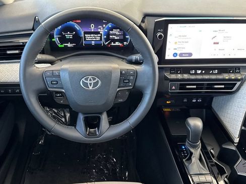 Used 2025 Toyota Camry XLE FWD image 17