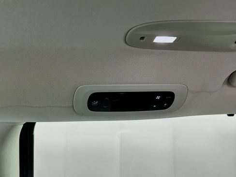 Certified 2024 Chrysler Pacifica Touring-L image 35