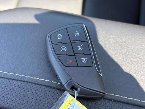 Used 2024 GMC Yukon SLT w/ SLT Premium Package AWD/4WD image 34