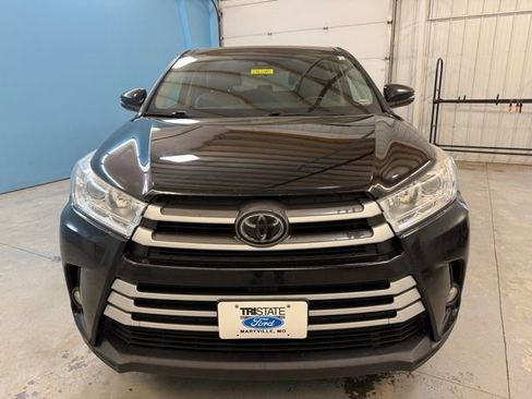 Used 2018 Toyota Highlander Plus w/ Carpet Mat Package (TMS) image 3