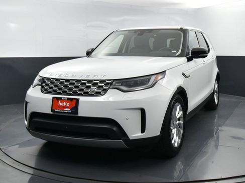 Used 2024 Land Rover Discovery S image 4