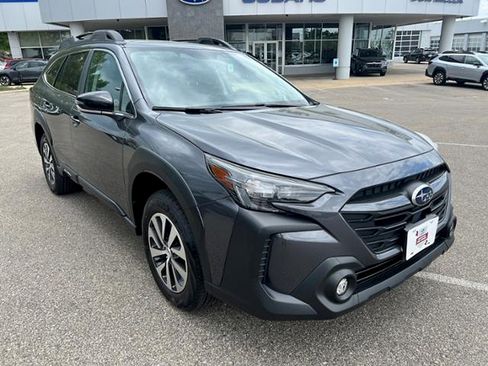 Certified 2025 Subaru Outback Premium AWD/4WD image 1