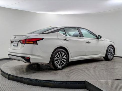 Used 2025 Nissan Altima 2.5 SV image 8