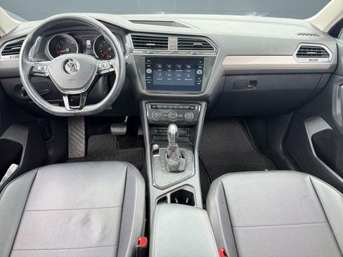 Used 2018 Volkswagen Tiguan SE w/ Panoramic Sunroof Package FWD image 17