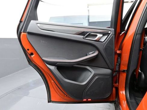 Certified 2023 Porsche Macan AWD/4WD image 13