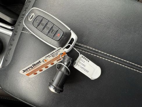 Used 2023 Nissan Pathfinder Platinum AWD/4WD image 3