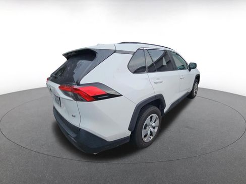 Used 2021 Toyota RAV4 LE image 7