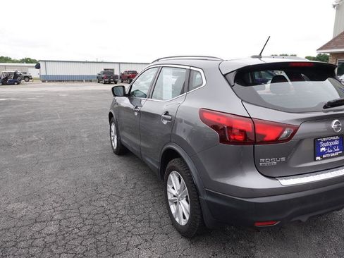 Used 2017 Nissan Rogue Sport SV w/ SV Premium Package AWD/4WD image 2
