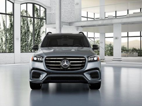 Used 2025 Mercedes-Benz GLS 450 4MATIC image 7