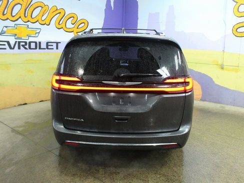 Used 2021 Chrysler Pacifica Touring-L image 7