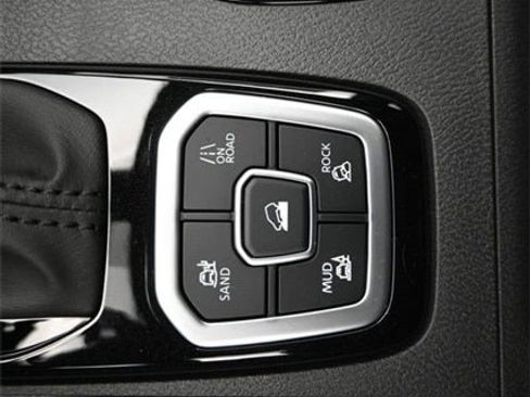 New 2026 Nissan Frontier SV image 18