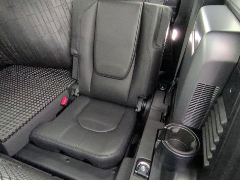 Used 2022 Land Rover Defender 110 SE image 22