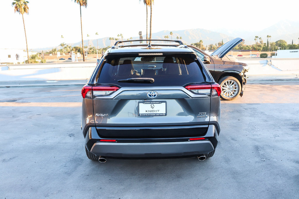 Used 2021 Toyota RAV4 XSE w/ XSE Grade Weather Package AWD/4WD image 8