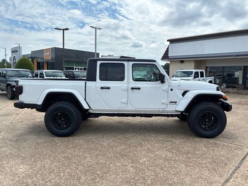 New 2026 Jeep Gladiator Sport AWD/4WD image 7
