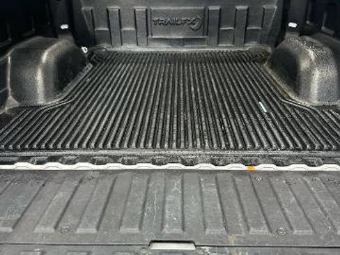 Used 2025 GMC Sierra 1500 SLT RWD image 15