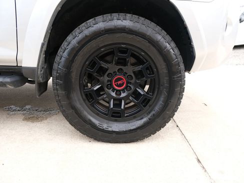 Used 2022 Toyota 4Runner SR5 Premium w/ Moonroof Package AWD/4WD image 19