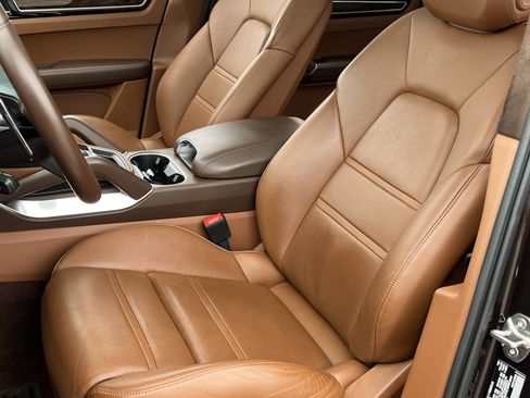 Used 2023 Porsche Cayenne Turbo w/ Premium Package Plus (PI3) image 4