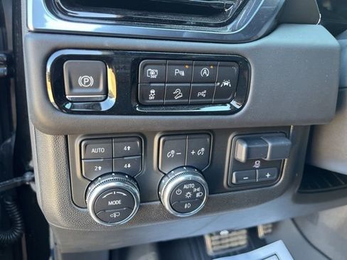 Used 2025 GMC Yukon XL AT4 Ultimate w/ LPO, AT4 Appearance Package image 16