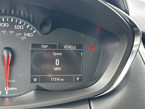 Certified 2022 Chevrolet Trax LT w/ LT Convenience Package image 12