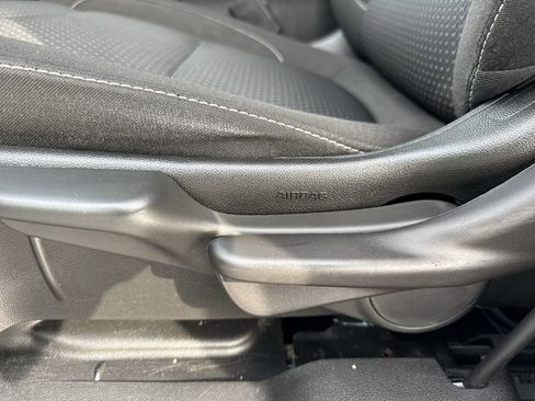 Certified 2023 GMC Acadia SLE image 12