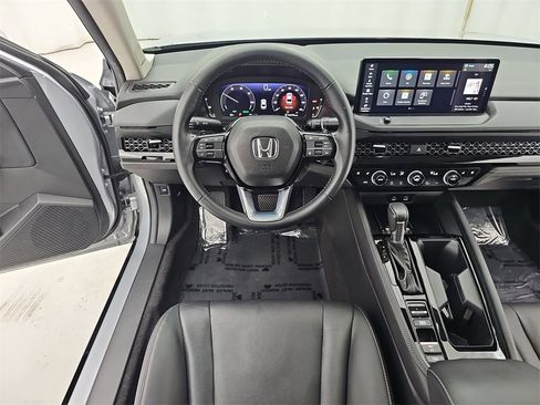 Used 2023 Honda Accord Touring image 19