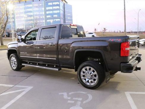 Used 2016 GMC Sierra 2500 Denali w/ Driver Alert Package image 4